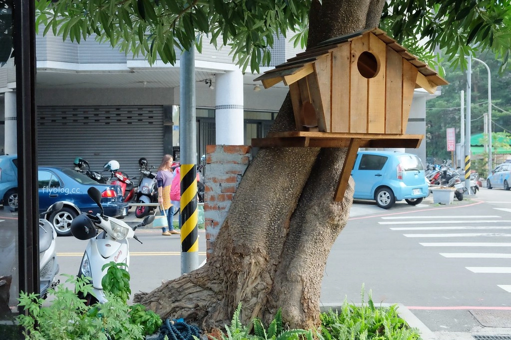 台中西區|堅果小巷,超美落地窗玻璃屋老宅建築,餐點用心好吃變化性高 @飛天璇的口袋