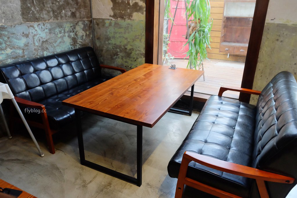 台中西區|堅果小巷,超美落地窗玻璃屋老宅建築,餐點用心好吃變化性高 @飛天璇的口袋