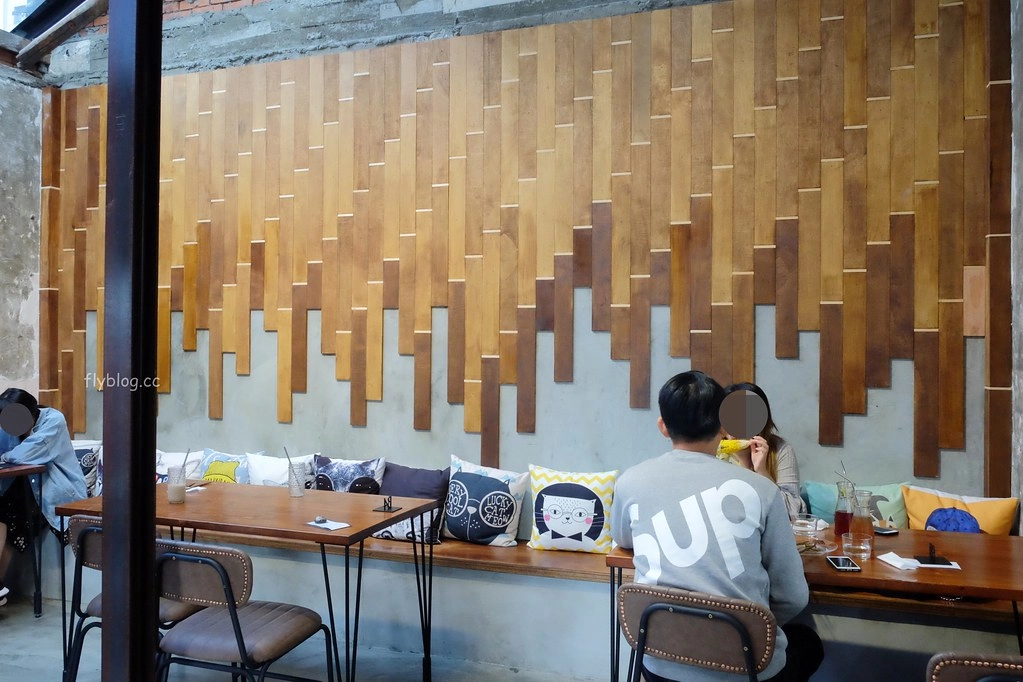 台中西區|堅果小巷,超美落地窗玻璃屋老宅建築,餐點用心好吃變化性高 @飛天璇的口袋