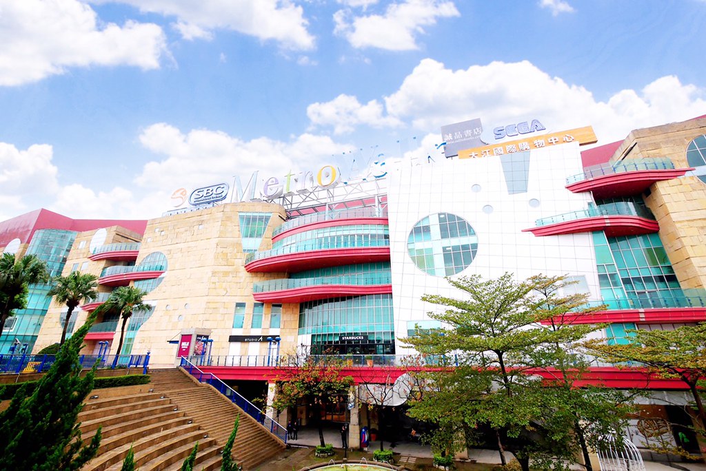 大江購物中心┃桃園旅遊:三大休閒服飾品牌齊聚,結合親子、購物、美食、生活、娛樂,免停車費超貼心,假日全家休閒的好地方 @飛天璇的口袋