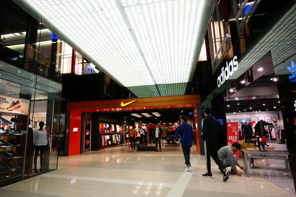 大江購物中心┃桃園旅遊:三大休閒服飾品牌齊聚,結合親子、購物、美食、生活、娛樂,免停車費超貼心,假日全家休閒的好地方 @飛天璇的口袋