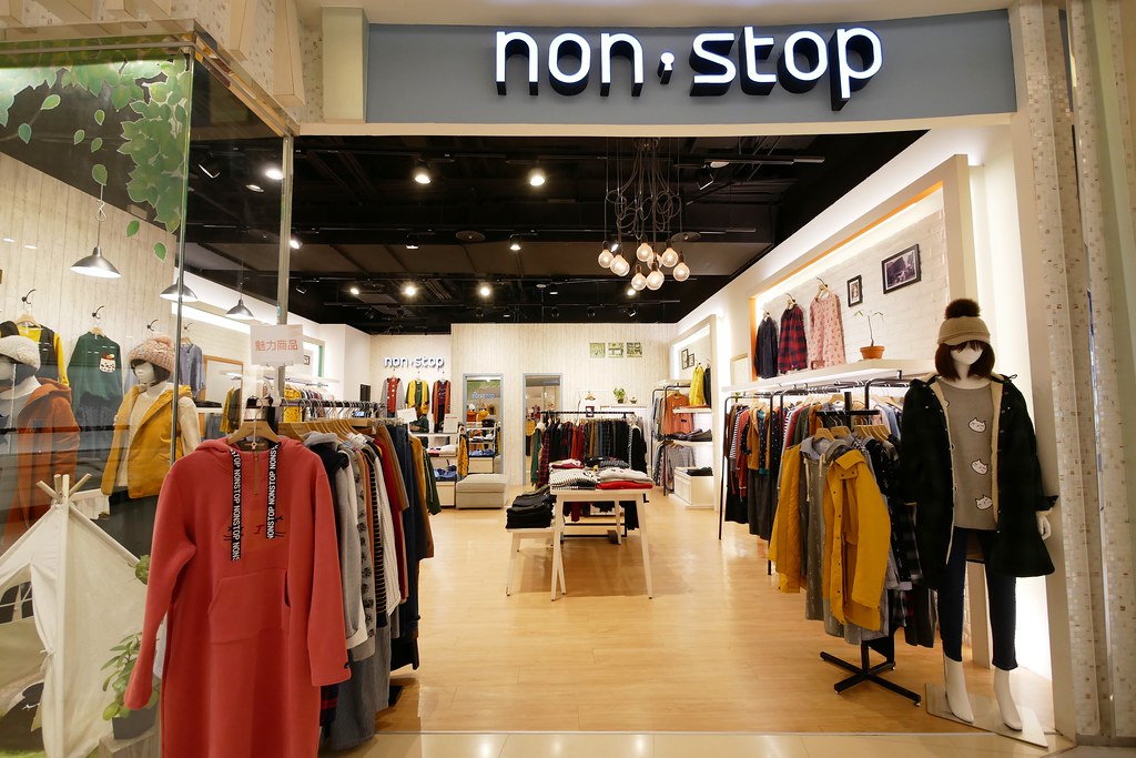 大江購物中心┃桃園旅遊:三大休閒服飾品牌齊聚,結合親子、購物、美食、生活、娛樂,免停車費超貼心,假日全家休閒的好地方 @飛天璇的口袋