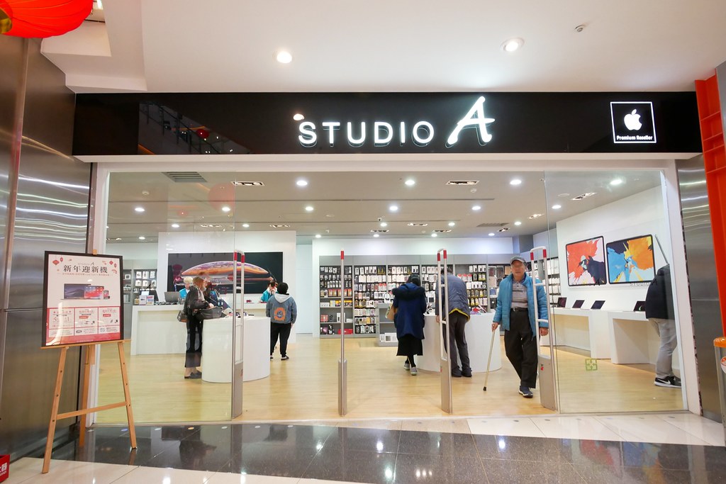 大江購物中心┃桃園旅遊:三大休閒服飾品牌齊聚,結合親子、購物、美食、生活、娛樂,免停車費超貼心,假日全家休閒的好地方 @飛天璇的口袋