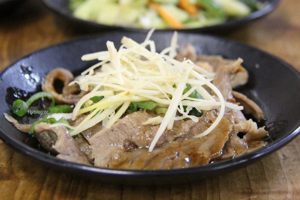 南投埔里|胡國雄古早麵,觀光客必朝聖的埔里美食,簡樸的古早味銅板小吃 @飛天璇的口袋