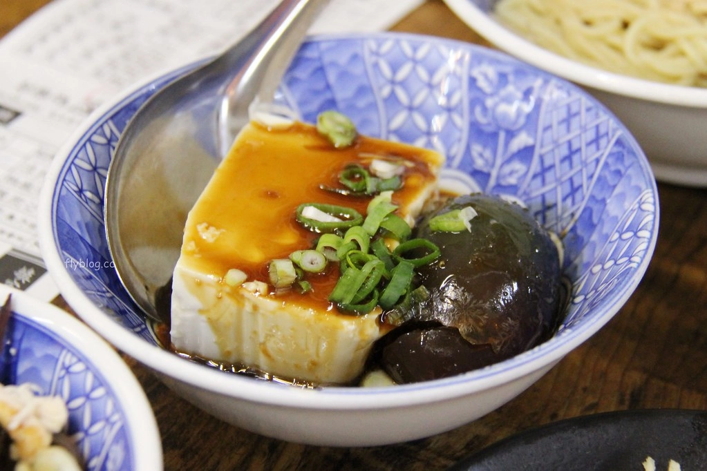 南投埔里|胡國雄古早麵,觀光客必朝聖的埔里美食,簡樸的古早味銅板小吃 @飛天璇的口袋