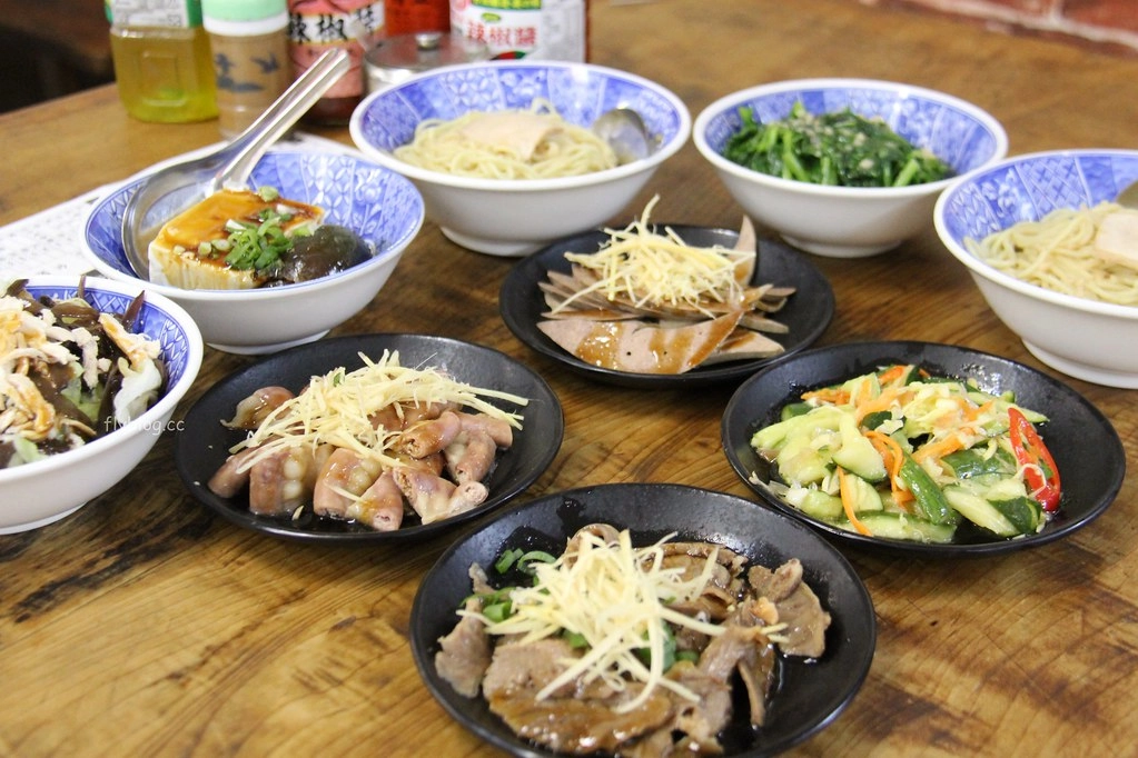 南投埔里|胡國雄古早麵,觀光客必朝聖的埔里美食,簡樸的古早味銅板小吃 @飛天璇的口袋