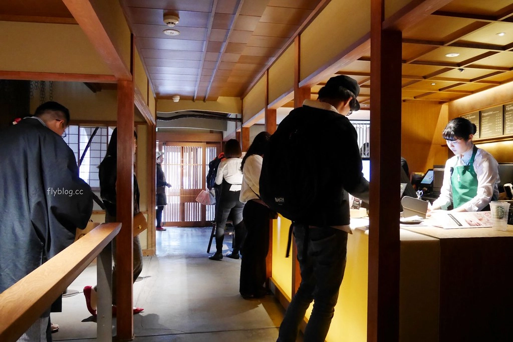 日本京都|二年坂星巴克.全球唯一有榻榻米座椅的星巴克,京都二年坂ヤサカ茶屋店 @飛天璇的口袋