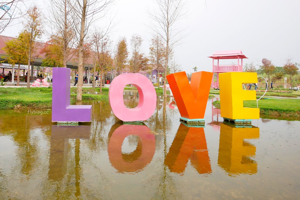 雲林古坑|古坑珍.粉紅城堡.水漾森林教堂:充滿浪漫氛圍的童話森林~粉紅城堡、大草原、彩虹步道、水漾森林,情侶約會和親子旅遊的好地方 @飛天璇的口袋