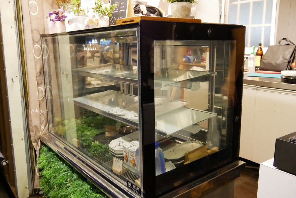 橫山銘製三明治專賣店┃台中西屯:草莓控會失心瘋的爆餡三明治,還有季節水果和巧士達芋泥 @飛天璇的口袋