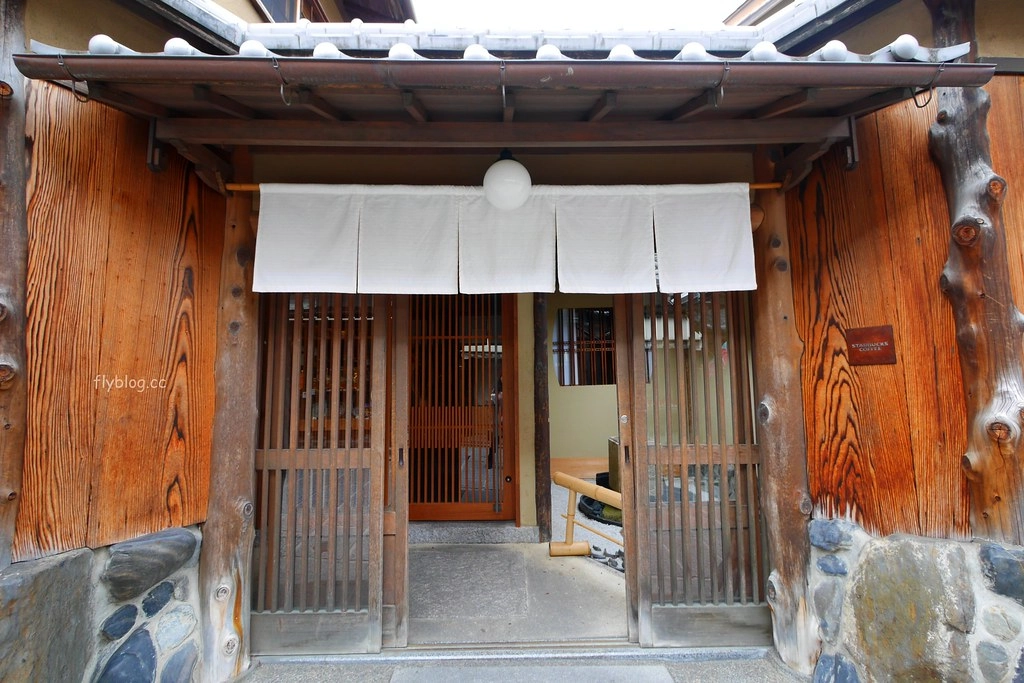 日本京都|二年坂星巴克.全球唯一有榻榻米座椅的星巴克,京都二年坂ヤサカ茶屋店 @飛天璇的口袋