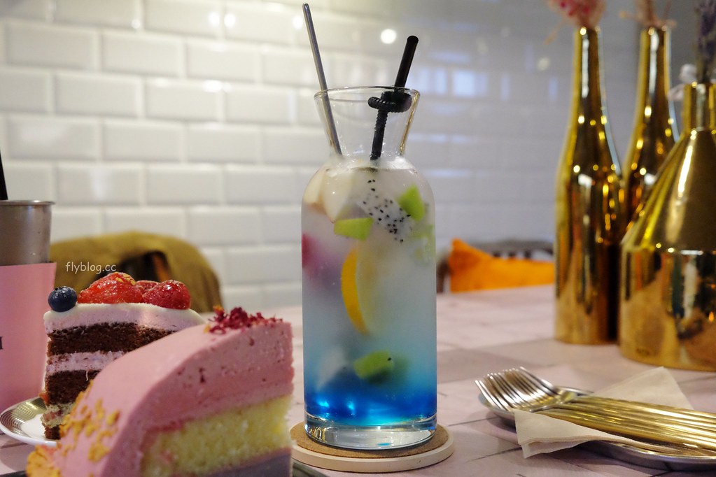 PIEPAI Cafe┃桃園美食:超夢幻網美咖啡館,桃園IG打卡名店,甜點夢幻又好拍,寵物友善餐廳 @飛天璇的口袋