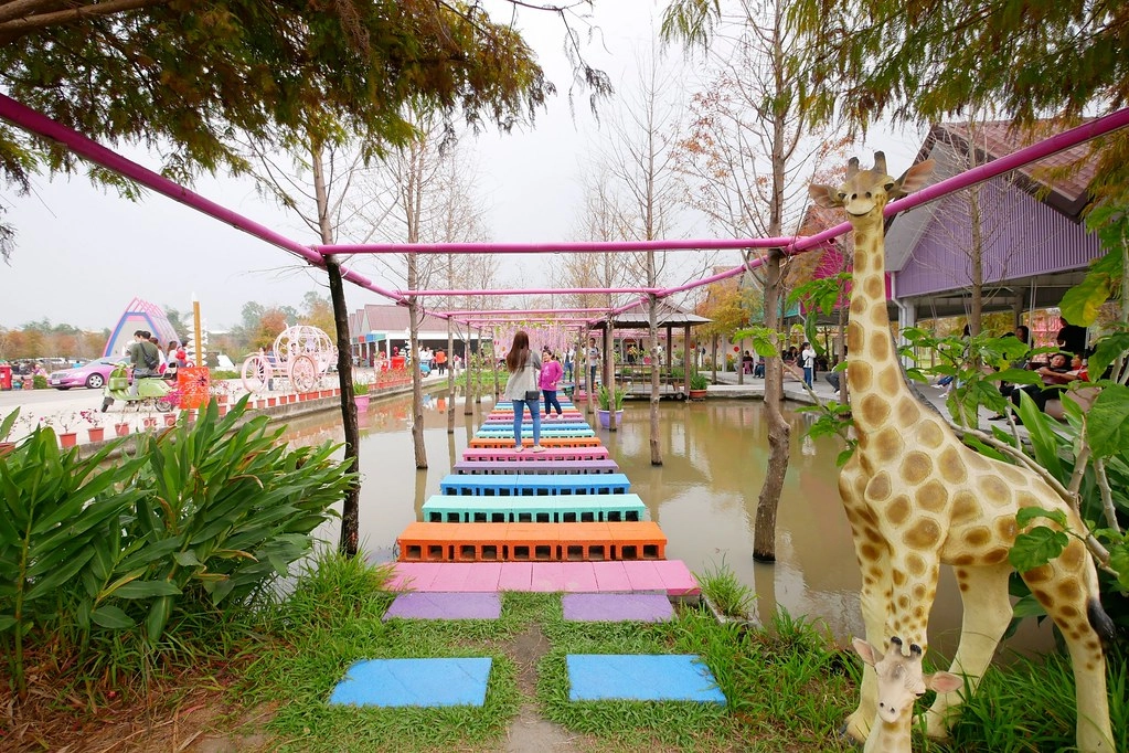 雲林古坑|古坑珍.粉紅城堡.水漾森林教堂:充滿浪漫氛圍的童話森林~粉紅城堡、大草原、彩虹步道、水漾森林,情侶約會和親子旅遊的好地方 @飛天璇的口袋