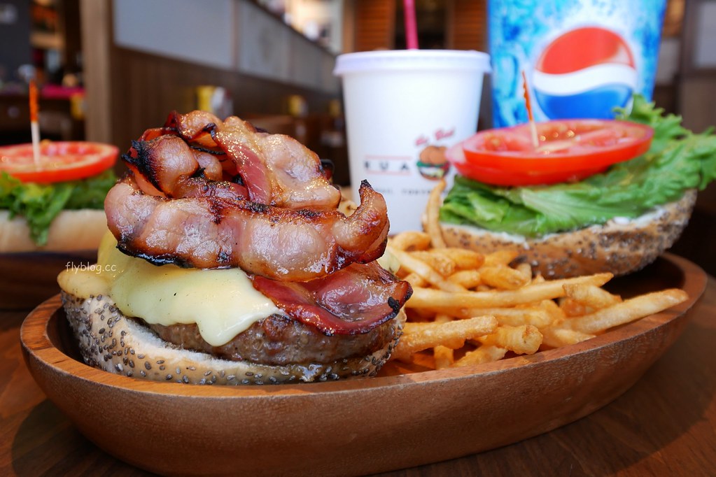 【台中梧棲】Kua-Aina 夏威夷漢堡,連歐巴馬都愛的夏威夷漢堡,還可以欣賞三井outlet無敵海景 @飛天璇的口袋