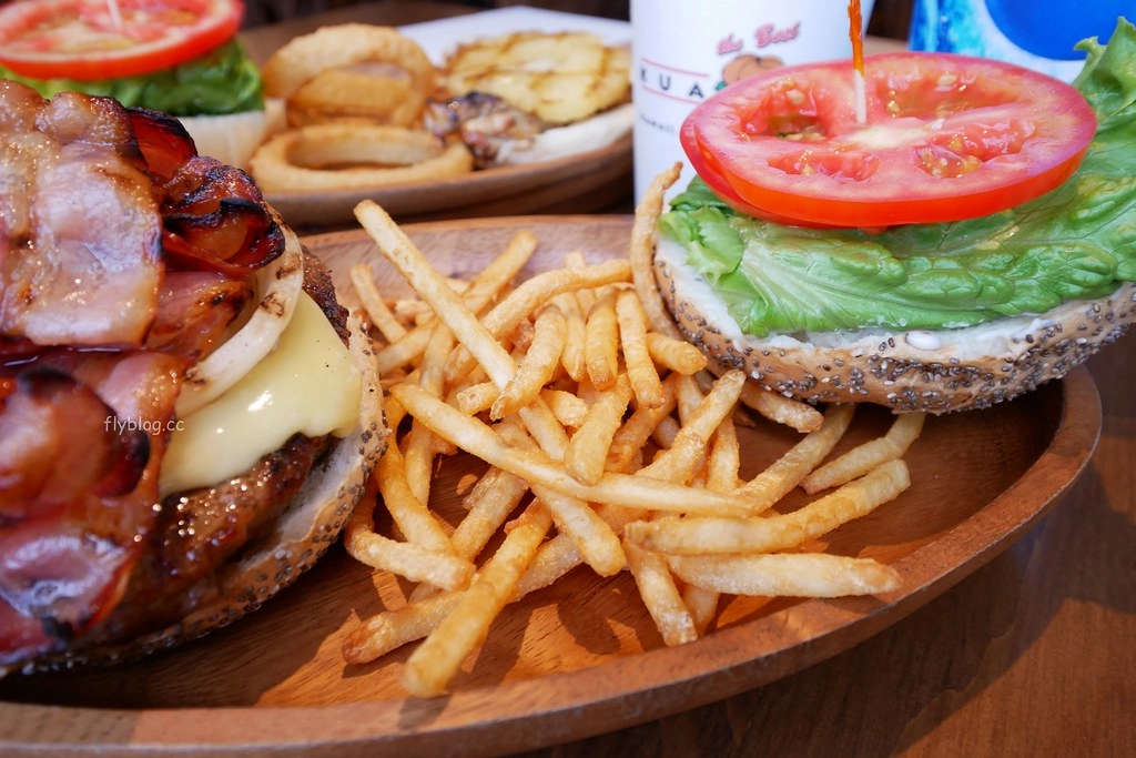 【台中梧棲】Kua-Aina 夏威夷漢堡,連歐巴馬都愛的夏威夷漢堡,還可以欣賞三井outlet無敵海景 @飛天璇的口袋