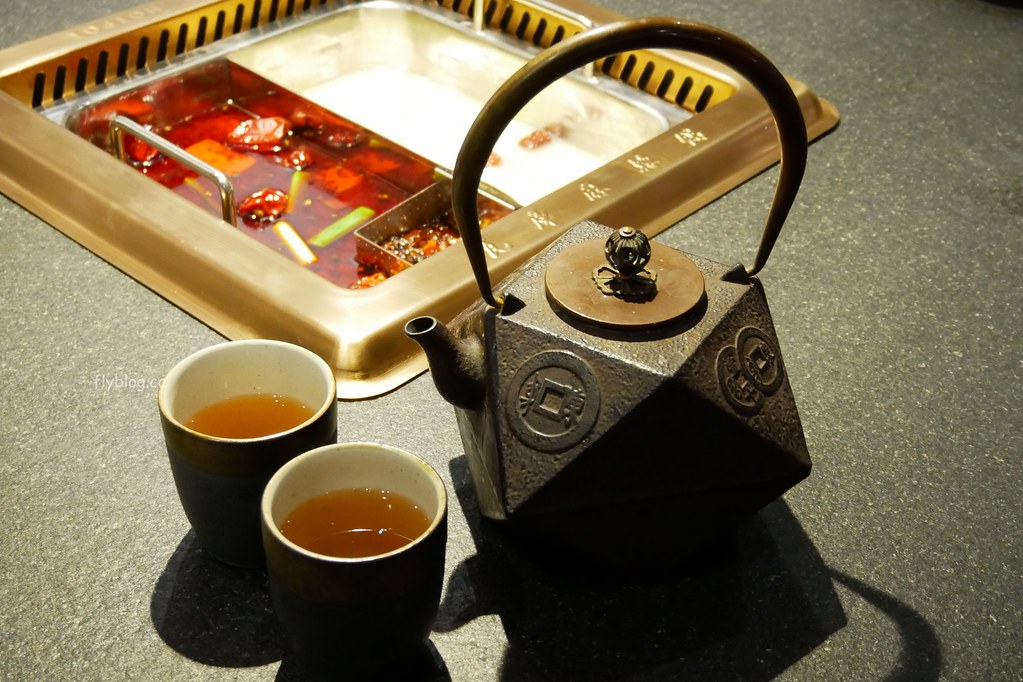 【台中中區】瓦庫麻辣鍋,瓦庫道地重慶麻辣火鍋,享受四川寬窄巷子用餐氛圍 @飛天璇的口袋