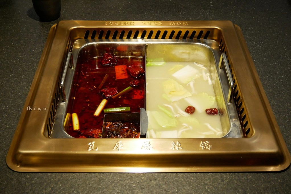 【台中中區】瓦庫麻辣鍋,瓦庫道地重慶麻辣火鍋,享受四川寬窄巷子用餐氛圍 @飛天璇的口袋