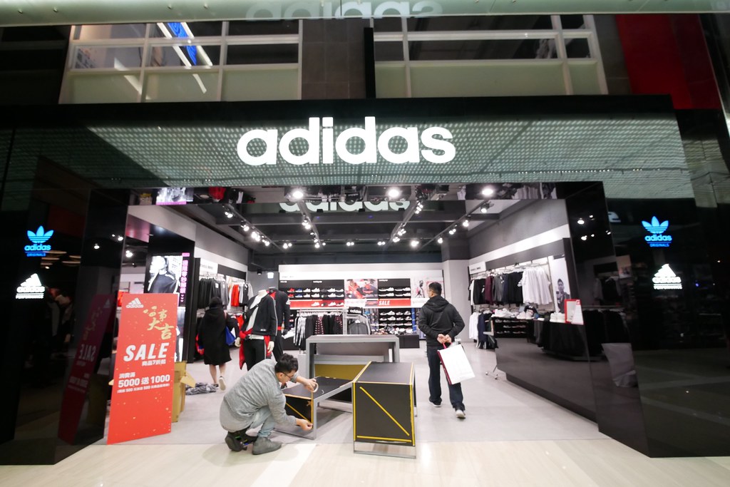 大江購物中心┃桃園旅遊:三大休閒服飾品牌齊聚,結合親子、購物、美食、生活、娛樂,免停車費超貼心,假日全家休閒的好地方 @飛天璇的口袋