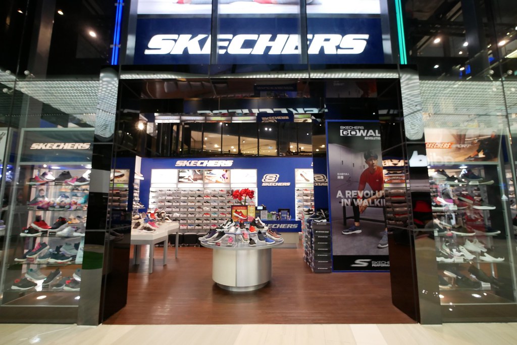 大江購物中心┃桃園旅遊:三大休閒服飾品牌齊聚,結合親子、購物、美食、生活、娛樂,免停車費超貼心,假日全家休閒的好地方 @飛天璇的口袋