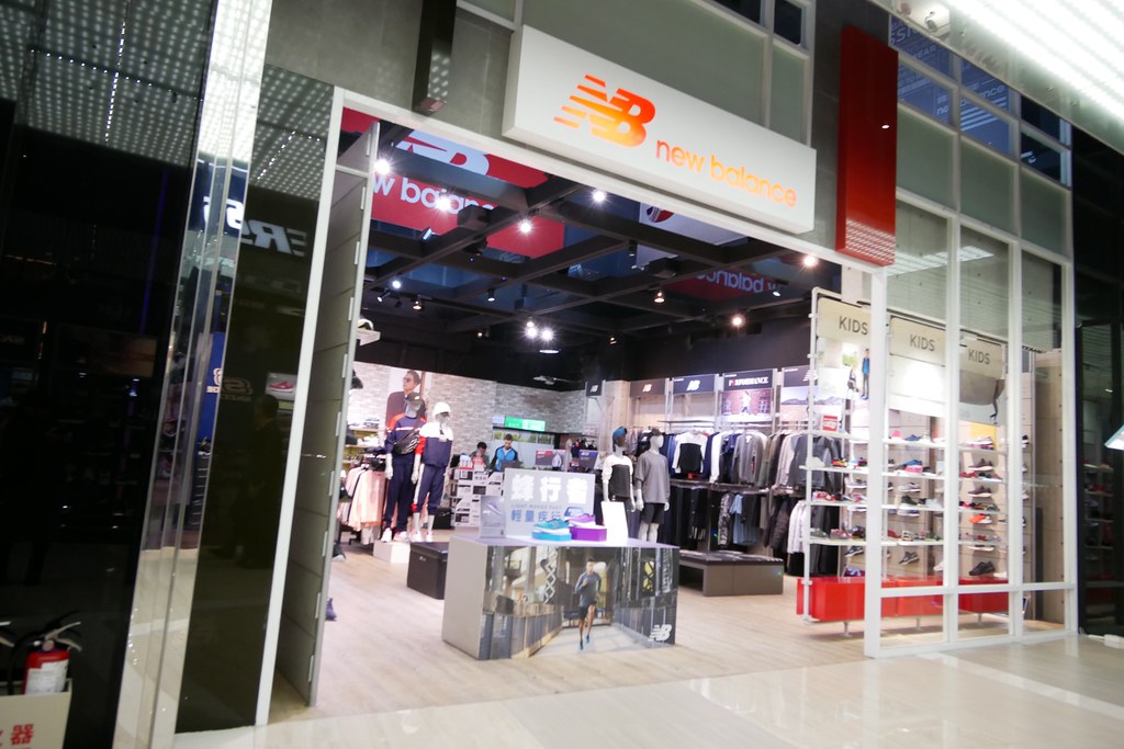 大江購物中心┃桃園旅遊:三大休閒服飾品牌齊聚,結合親子、購物、美食、生活、娛樂,免停車費超貼心,假日全家休閒的好地方 @飛天璇的口袋