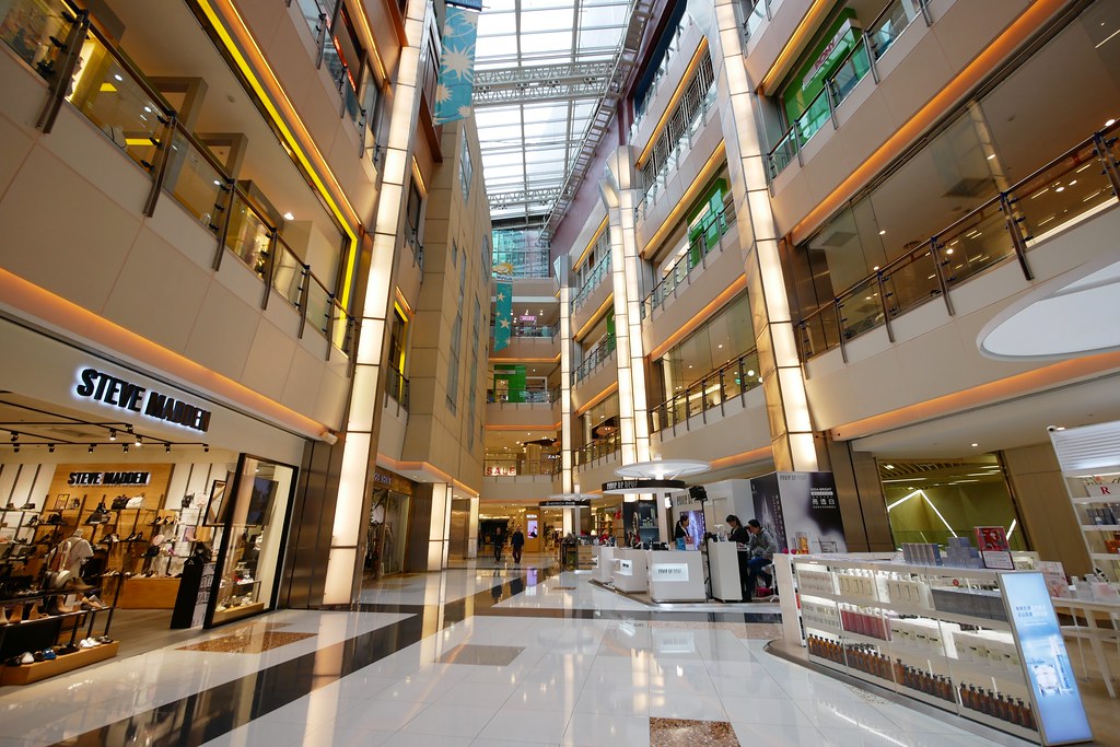 大江購物中心┃桃園旅遊:三大休閒服飾品牌齊聚,結合親子、購物、美食、生活、娛樂,免停車費超貼心,假日全家休閒的好地方 @飛天璇的口袋