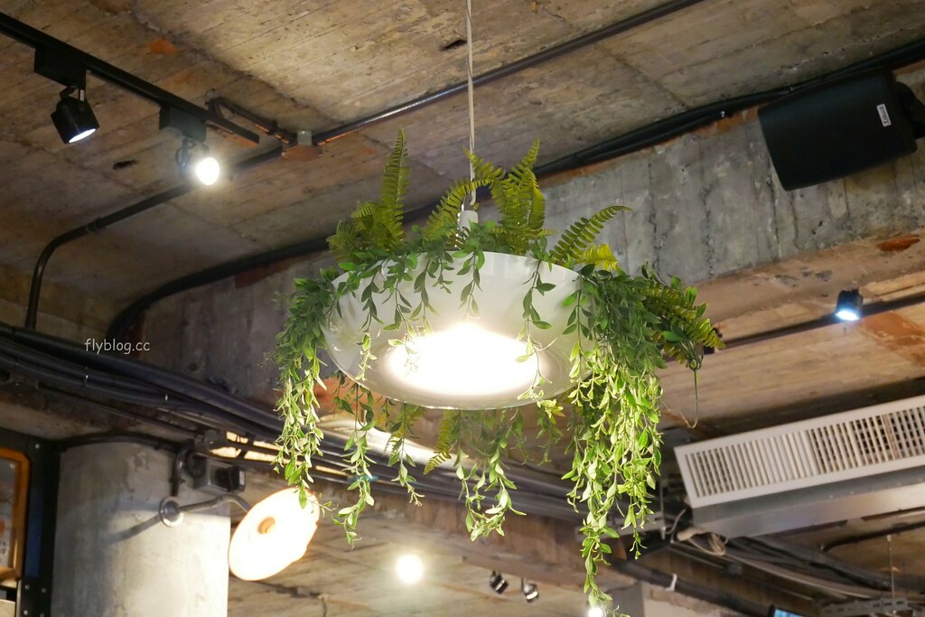 特有種商行|魏德聖導演開的餐廳,從台南搬到台北,結合美食、藝文、電影和音樂 @飛天璇的口袋