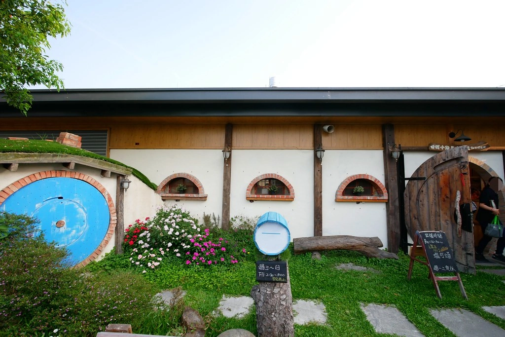 南投草屯|田間小路五十一號麵包研究所.隱身草屯田野小路的麵包店,魔戒哈比村造型麵包工房 @飛天璇的口袋