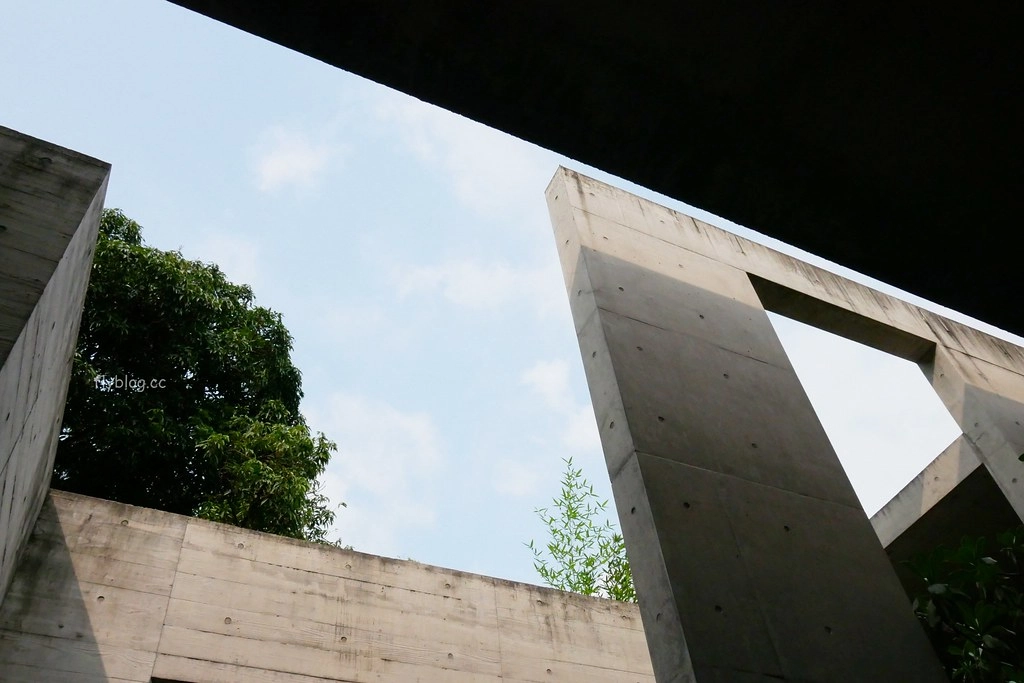 南投草屯|毓繡美術館.2016台灣建築大賞首獎,漂亮的清水模建築工法,南投草屯熱門IG打卡景點(需預約) @飛天璇的口袋