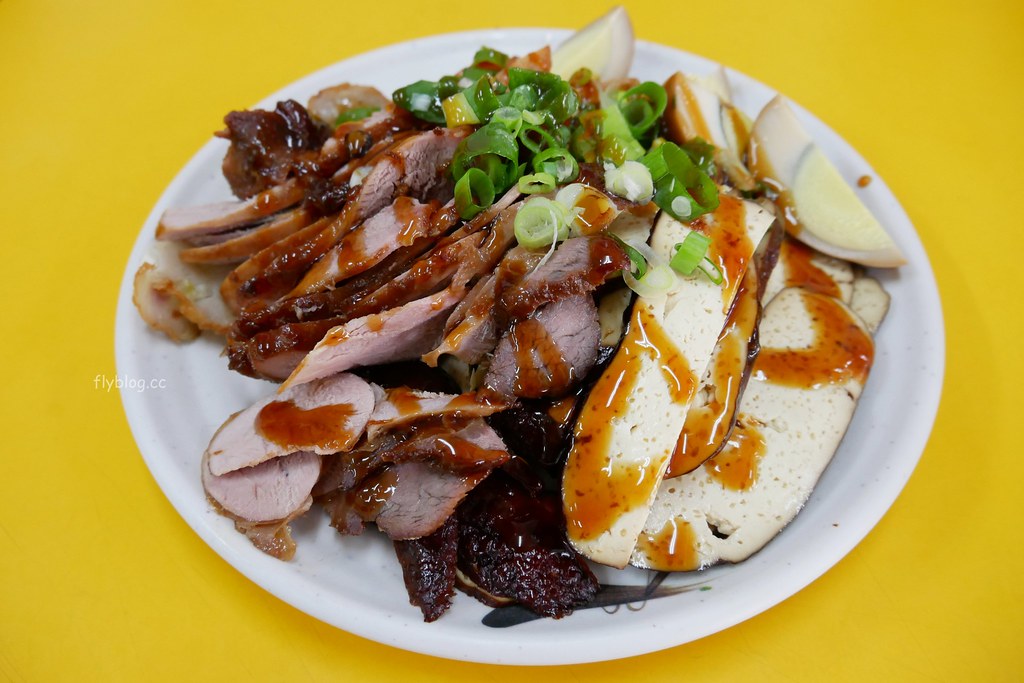 台中西區|正老牌魷魚羹麵.第五市場超人氣小吃店,在地30年的樸實好味道 @飛天璇的口袋