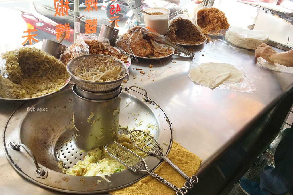 台中西區|游記手工潤餅,第五市場排隊潤餅店,皮薄料多真材實換的好味道 @飛天璇的口袋