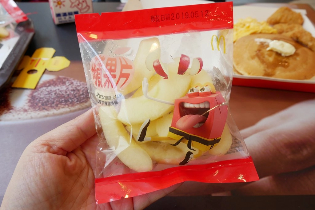 麥當勞.台中崇德二店:用鬆餅大早餐與孩子一起度過愜意美好的晨間時光,24小時營業不打烊還有得來速超方便 @飛天璇的口袋