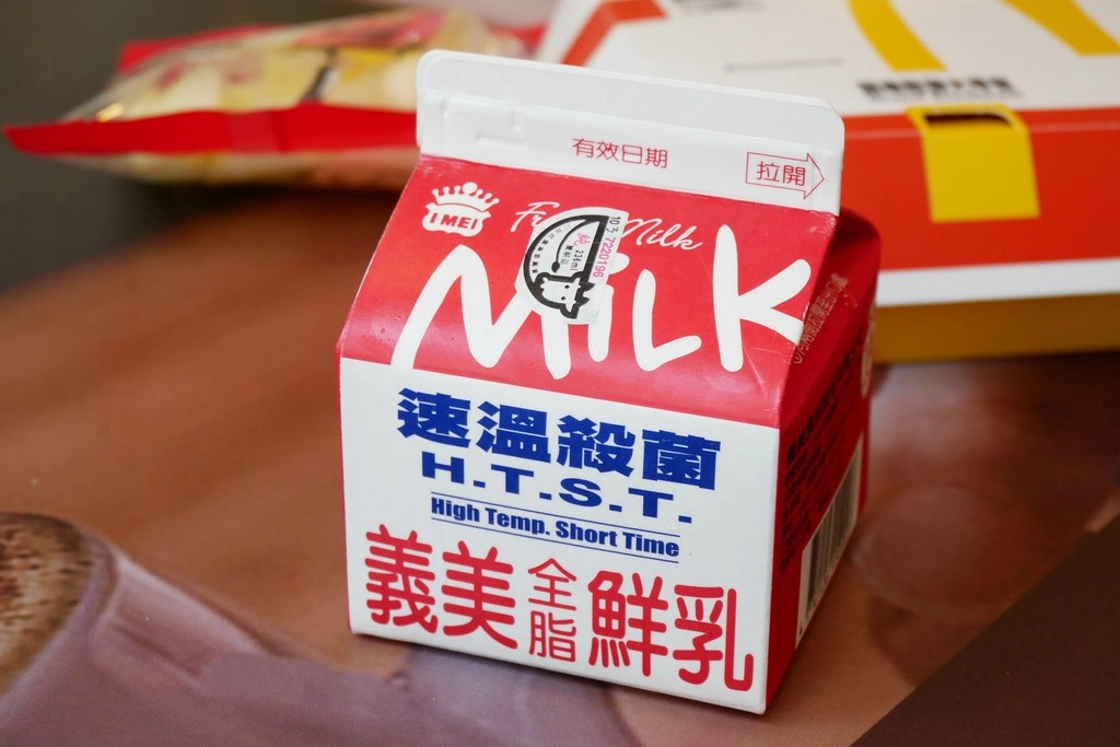 麥當勞.台中崇德二店:用鬆餅大早餐與孩子一起度過愜意美好的晨間時光,24小時營業不打烊還有得來速超方便 @飛天璇的口袋