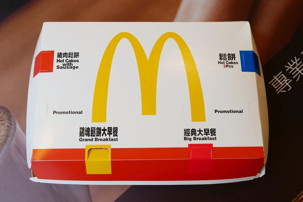 麥當勞.台中崇德二店:用鬆餅大早餐與孩子一起度過愜意美好的晨間時光,24小時營業不打烊還有得來速超方便 @飛天璇的口袋