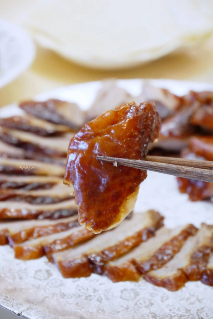 台中北屯|金饌烤鴨.網路票選全台烤鴨第二名,一鴨二吃還有干鍋燒鴨 @飛天璇的口袋