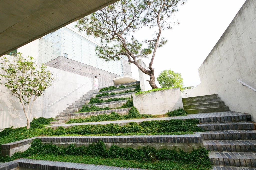 南投草屯|毓繡美術館.2016台灣建築大賞首獎,漂亮的清水模建築工法,南投草屯熱門IG打卡景點(需預約) @飛天璇的口袋