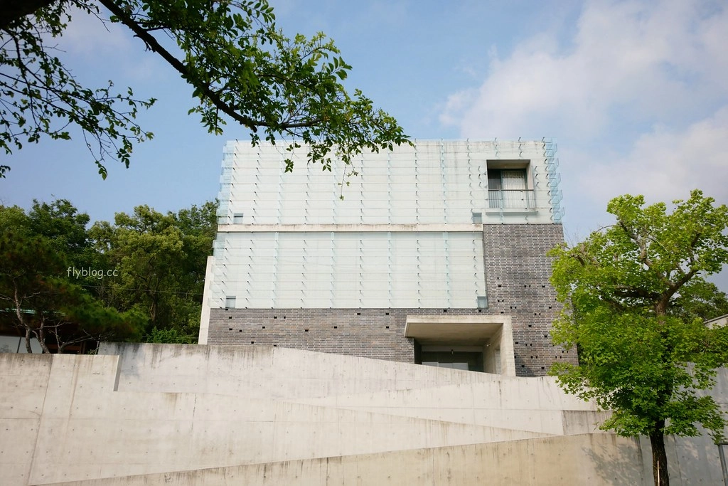 南投草屯|毓繡美術館.2016台灣建築大賞首獎,漂亮的清水模建築工法,南投草屯熱門IG打卡景點(需預約) @飛天璇的口袋