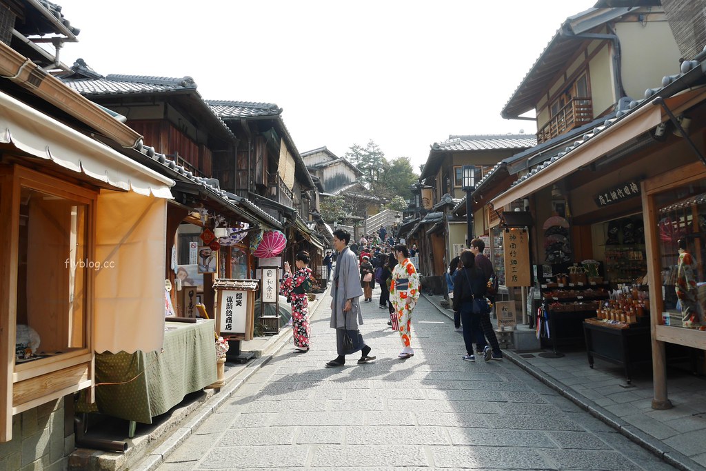 日本京都|二年坂星巴克.全球唯一有榻榻米座椅的星巴克,京都二年坂ヤサカ茶屋店 @飛天璇的口袋