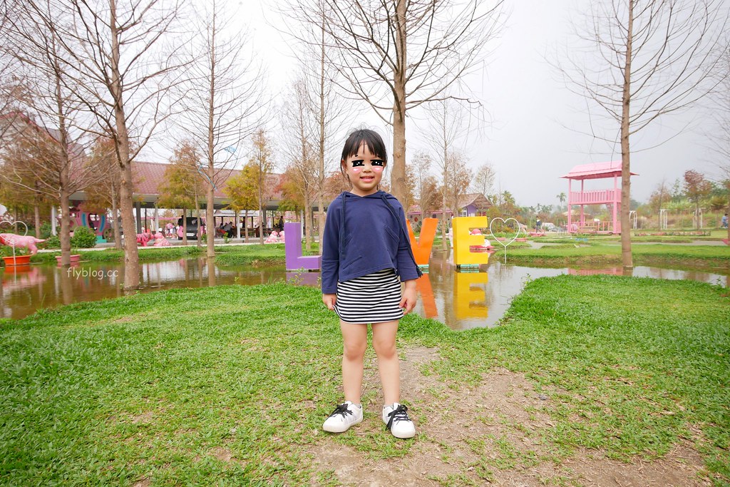 雲林古坑|古坑珍.粉紅城堡.水漾森林教堂:充滿浪漫氛圍的童話森林~粉紅城堡、大草原、彩虹步道、水漾森林,情侶約會和親子旅遊的好地方 @飛天璇的口袋