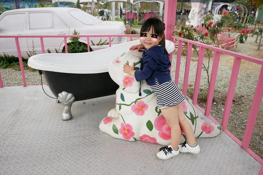 雲林古坑|古坑珍.粉紅城堡.水漾森林教堂:充滿浪漫氛圍的童話森林~粉紅城堡、大草原、彩虹步道、水漾森林,情侶約會和親子旅遊的好地方 @飛天璇的口袋