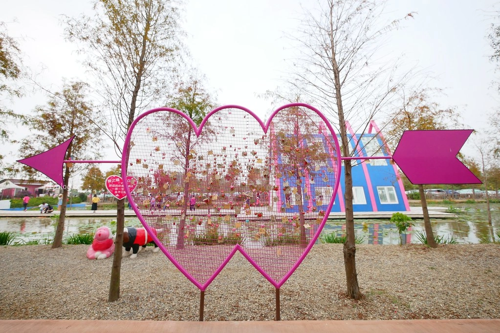 雲林古坑|古坑珍.粉紅城堡.水漾森林教堂:充滿浪漫氛圍的童話森林~粉紅城堡、大草原、彩虹步道、水漾森林,情侶約會和親子旅遊的好地方 @飛天璇的口袋