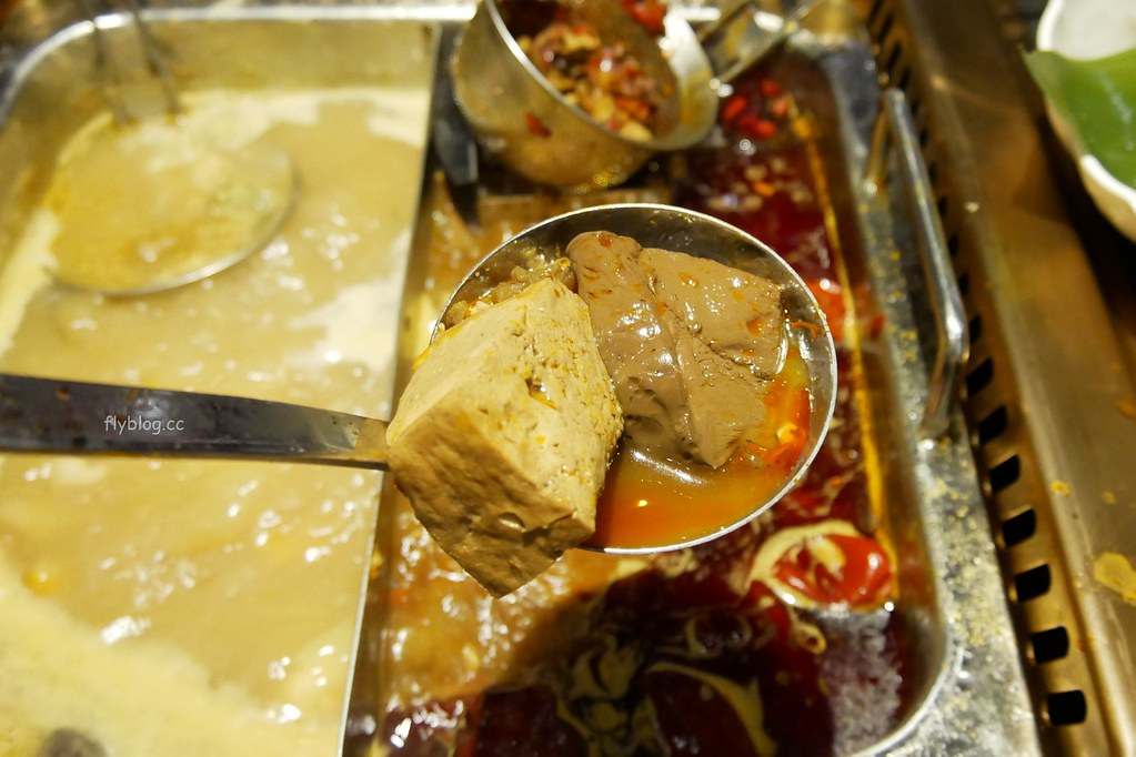 【台中中區】瓦庫麻辣鍋,瓦庫道地重慶麻辣火鍋,享受四川寬窄巷子用餐氛圍 @飛天璇的口袋