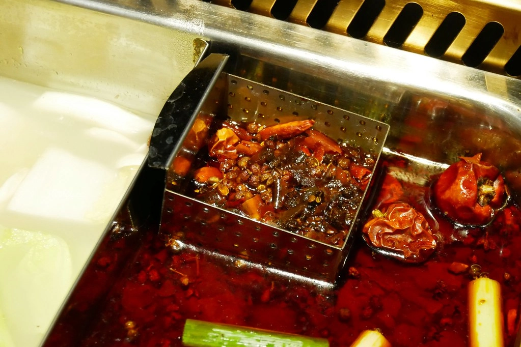 【台中中區】瓦庫麻辣鍋,瓦庫道地重慶麻辣火鍋,享受四川寬窄巷子用餐氛圍 @飛天璇的口袋