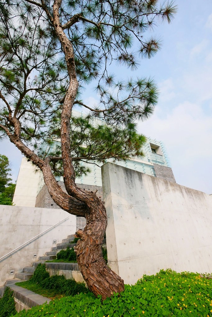南投草屯|毓繡美術館.2016台灣建築大賞首獎,漂亮的清水模建築工法,南投草屯熱門IG打卡景點(需預約) @飛天璇的口袋