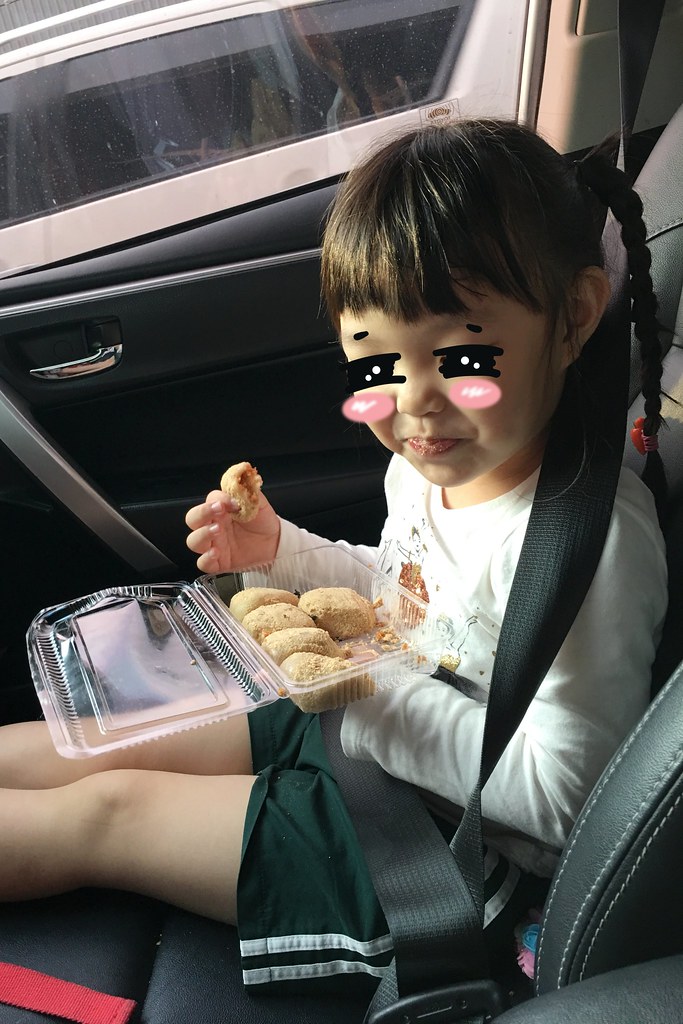 第五市場麻糬之家|隱身在市場內的傳統麻糬,復古口味紮實好吃,中午左右就會賣光光 @飛天璇的口袋