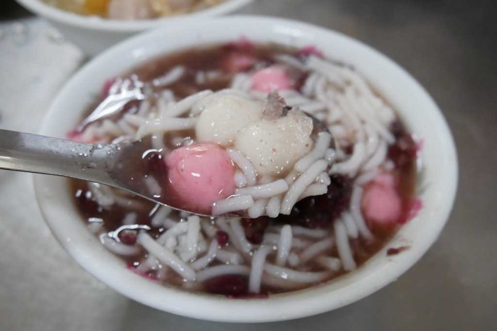 台中西區|味香鮮肉湯圓.第五市場20幾年傳統麵店,還有古早味三種冰 @飛天璇的口袋