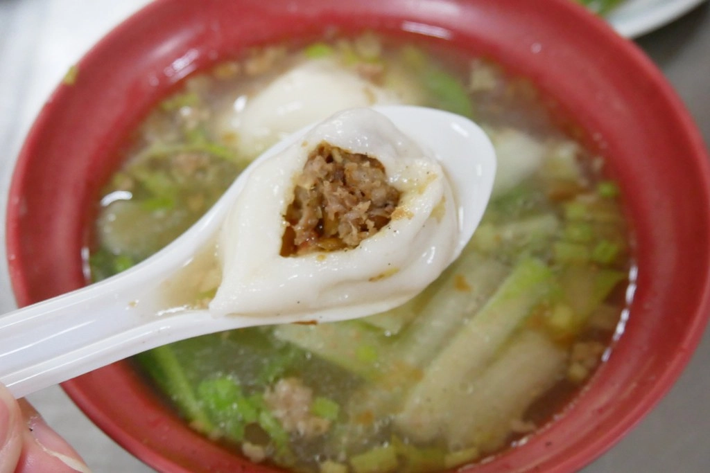 台中西區|味香鮮肉湯圓.第五市場20幾年傳統麵店,還有古早味三種冰 @飛天璇的口袋