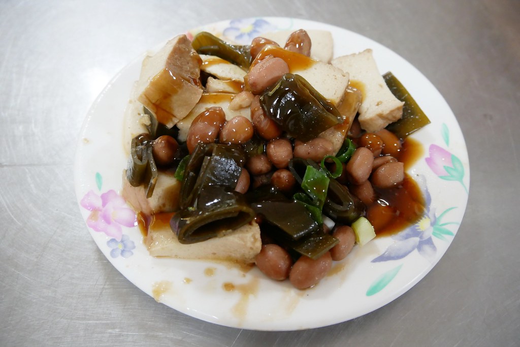 台中西區|味香鮮肉湯圓.第五市場20幾年傳統麵店,還有古早味三種冰 @飛天璇的口袋