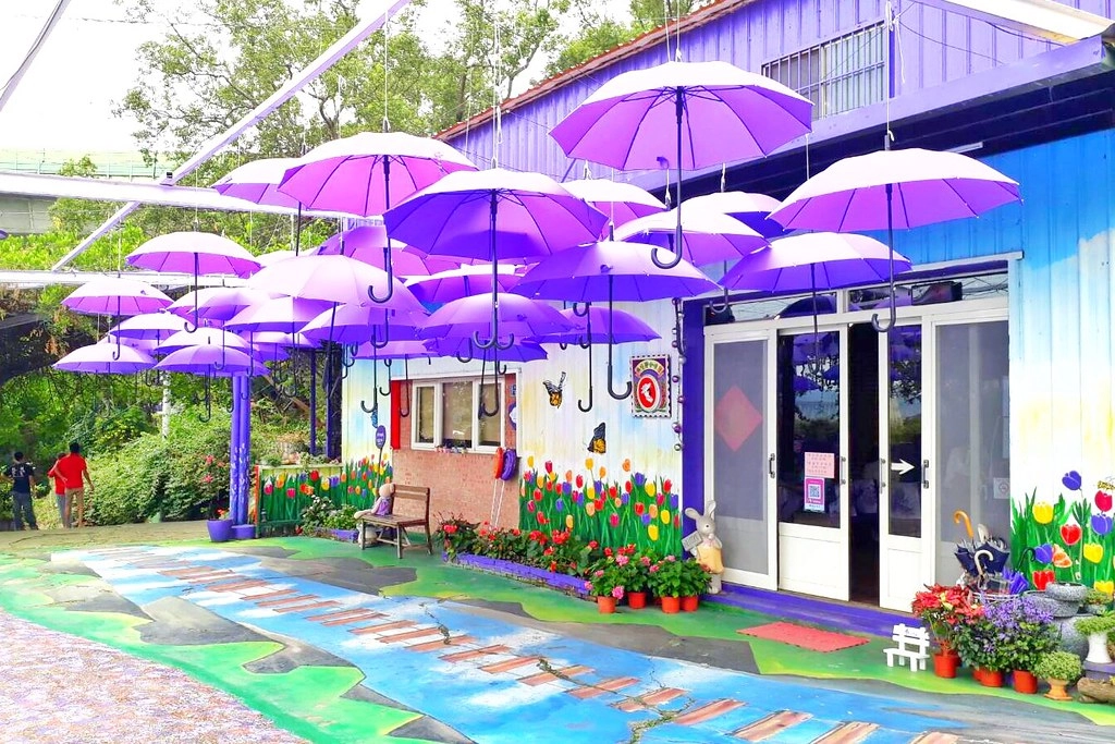 【苗栗西湖】噢哈娜咖啡屋,浪漫紫色愛情傘、夢幻紫色步道、季節限定紫藤花…苗栗情侶約會親子旅遊的好地方 @飛天璇的口袋
