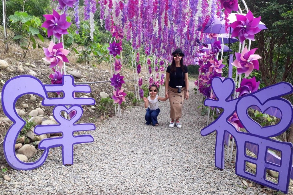 【苗栗西湖】噢哈娜咖啡屋,浪漫紫色愛情傘、夢幻紫色步道、季節限定紫藤花…苗栗情侶約會親子旅遊的好地方 @飛天璇的口袋