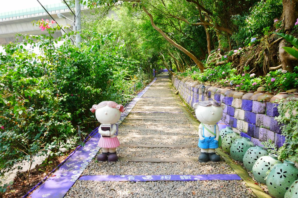 【苗栗西湖】噢哈娜咖啡屋,浪漫紫色愛情傘、夢幻紫色步道、季節限定紫藤花…苗栗情侶約會親子旅遊的好地方 @飛天璇的口袋