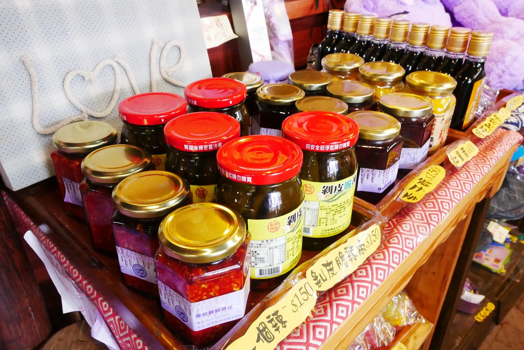 【苗栗西湖】噢哈娜咖啡屋,浪漫紫色愛情傘、夢幻紫色步道、季節限定紫藤花…苗栗情侶約會親子旅遊的好地方 @飛天璇的口袋